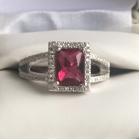Ruby 2.25 carat spilt shank diamond pave sterling silver oval cut size 6.5 - Picture 2 of 12